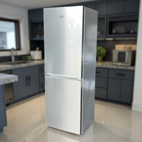 Koelvriescombinatie BEKO NoFrost 266liter RCNA295K20PT Outlet €99,-